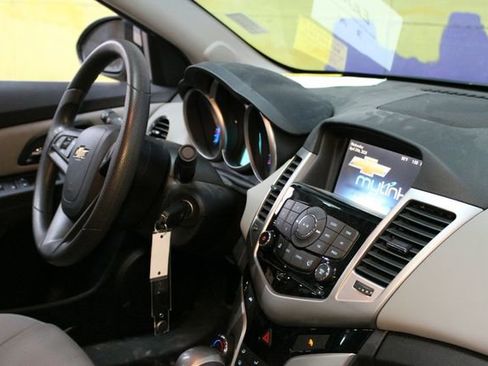 Used 2015 Chevrolet Cruze LT FWD image 10