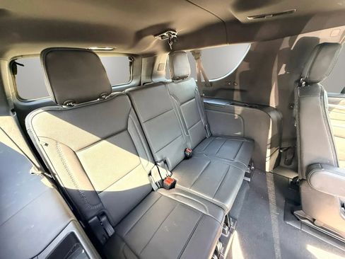Used 2022 GMC Yukon XL Denali AWD/4WD image 17
