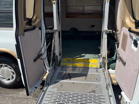Used 1997 Ford E-150 and Econoline 150 RWD image 18