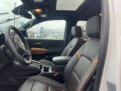 Used 2023 GMC Canyon AT4 w/ AT4 Premium Package image 9