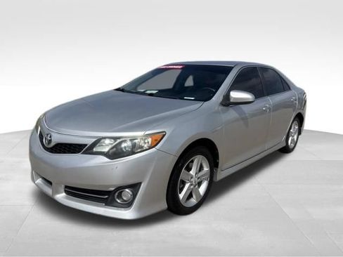 Used 2012 Toyota Camry SE FWD image 6