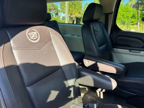Used 2014 Cadillac Escalade ESV Platinum image 25