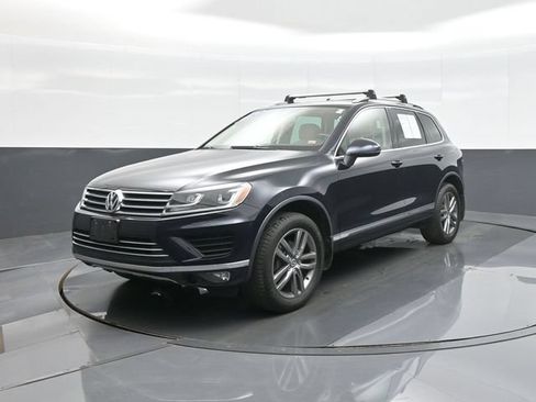 Used 2016 Volkswagen Touareg Sport AWD/4WD image 3