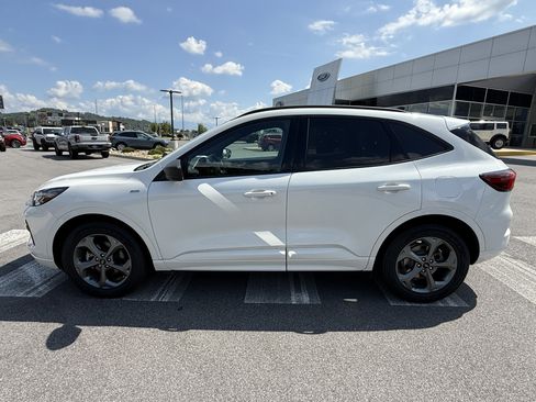 Used 2023 Ford Escape ST-Line w/ Tech Pack #1 AWD/4WD image 8