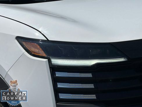 Used 2025 Nissan Kicks SV AWD/4WD image 11