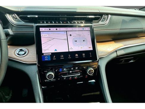 Certified 2025 Jeep Grand Cherokee Summit w/ Obsidian Package AWD/4WD image 9