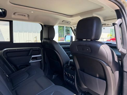 Used 2020 Land Rover Defender 110 SE AWD/4WD image 7