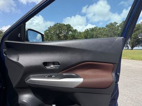 Used 2020 Nissan Kicks SR w/ Exterior Package FWD image 13