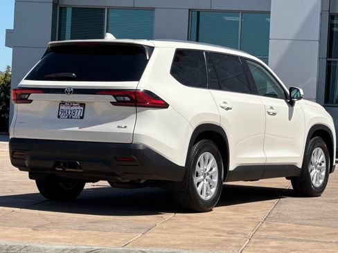 Used 2024 Toyota Grand Highlander AWD image 4