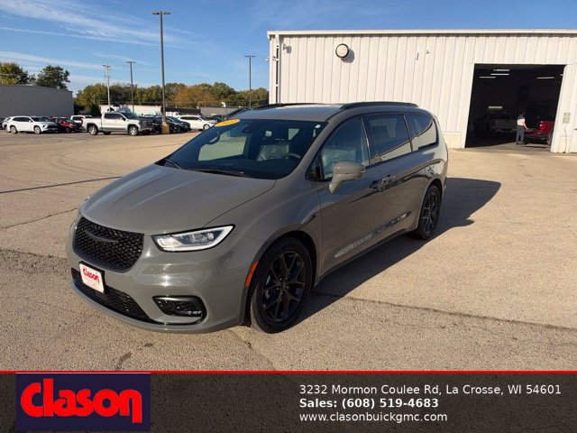 Used 2022 Chrysler Pacifica Touring-L w/ Uconnect Theater Family Group FWD image 1