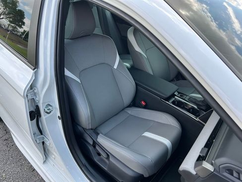 Used 2025 Toyota Camry SE w/ Convenience Package FWD image 15