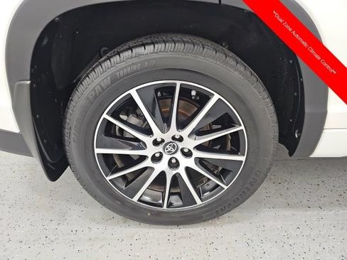 Used 2017 Toyota Highlander SE AWD/4WD image 7