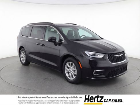 Used 2024 Chrysler Pacifica Touring-L image 1