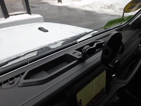 Used 2022 Jeep Gladiator Overland w/ Cold Weather Group image 70