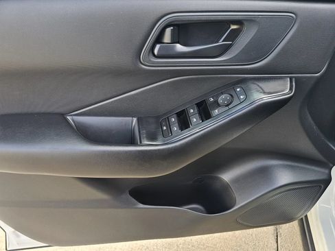 Used 2024 Nissan Rogue S FWD image 23