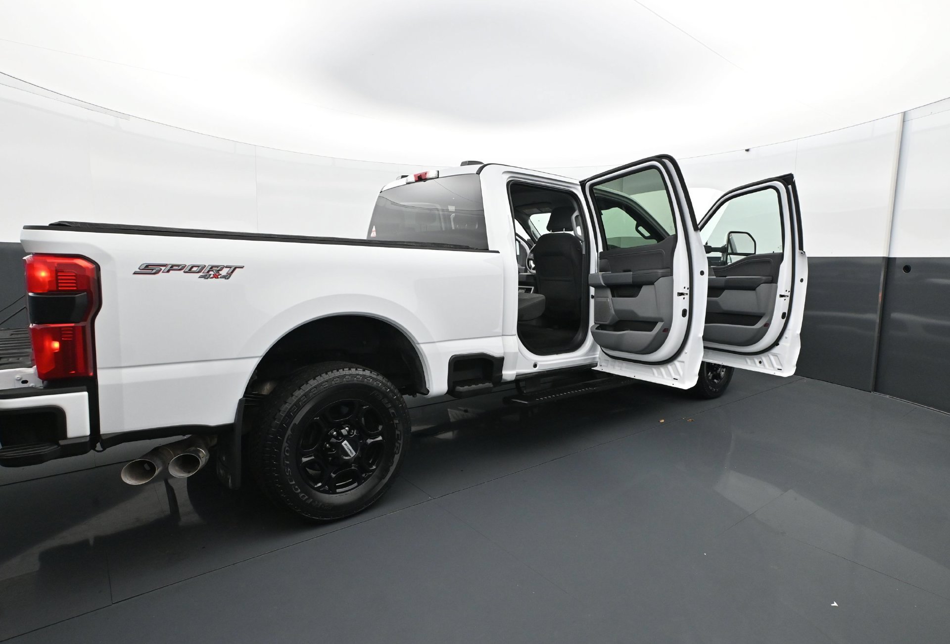 Used 2024 Ford F250 XLT w/ XLT Premium Package AWD/4WD image 35