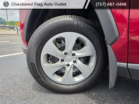 Used 2021 Toyota RAV4 LE AWD/4WD image 13