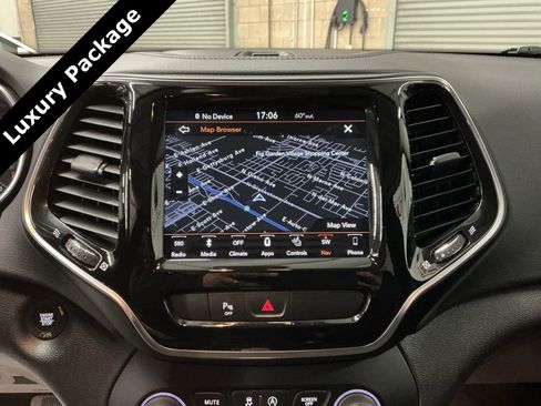 Used 2019 Jeep Cherokee Limited w/ Luxury Group image 21