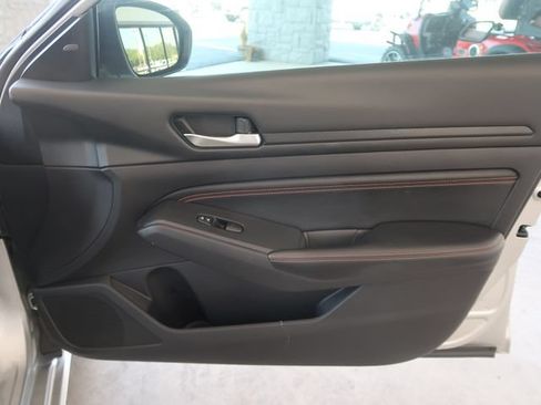Used 2020 Nissan Altima 2.5 SR FWD image 41