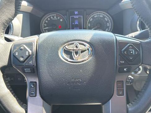 Used 2020 Toyota Tacoma TRD Off-Road image 9