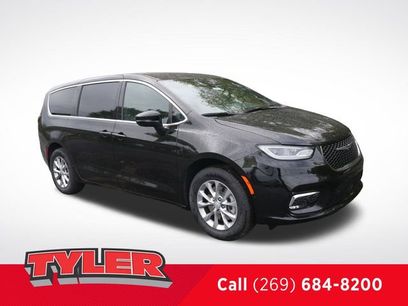 New 2026 Chrysler Pacifica Select