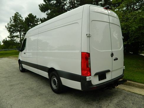 Used 2022 Mercedes-Benz Sprinter 2500 image 6