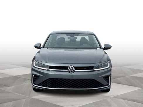 Used 2025 Volkswagen Jetta SE FWD image 3