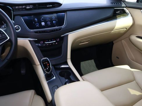Used 2017 Cadillac XT5 Luxury FWD image 16
