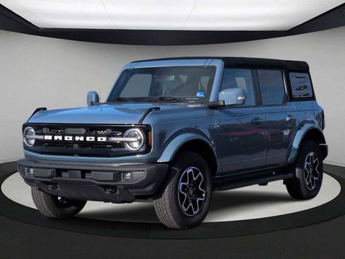 Used 2024 Ford Bronco Outer Banks image 2