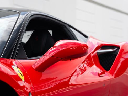 Used 2022 Ferrari F8 Tributo image 28