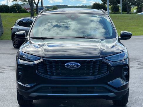 New 2024 Ford Escape SE w/ PHEV Premium Package FWD image 40