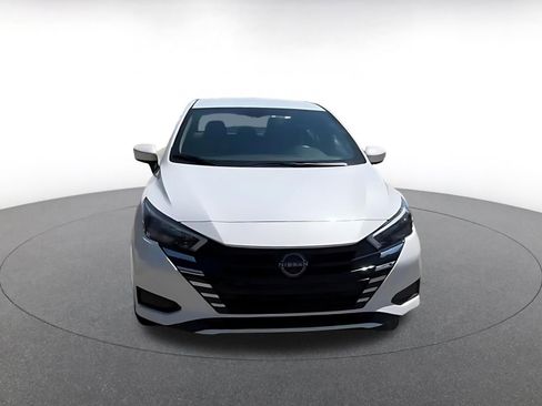 Used 2025 Nissan Versa SV image 4