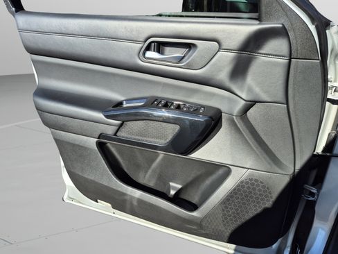 Certified 2022 Nissan Pathfinder SV FWD image 24