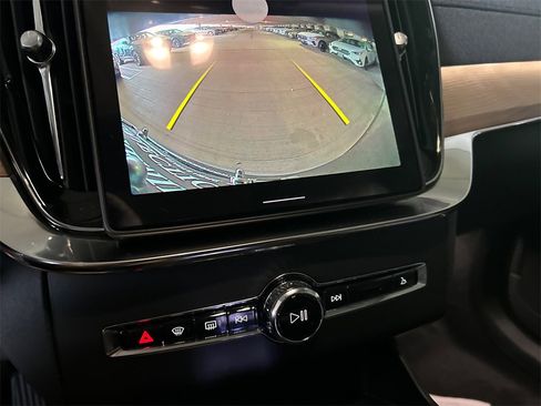 New 2026 Volvo XC90 B5 Core image 18