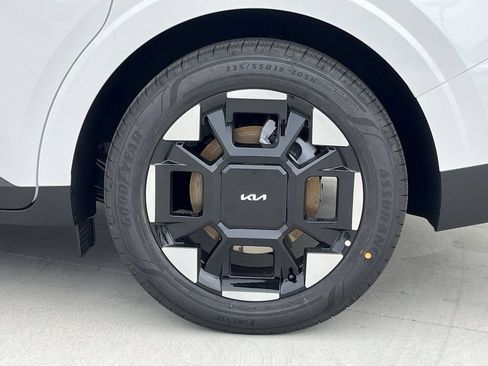 New 2026 Kia Carnival EX FWD image 32