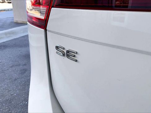 Used 2022 Volkswagen Tiguan SE image 10