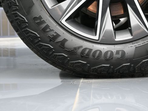 Used 2023 Chevrolet Tahoe Z71 w/ Luxury Package image 45