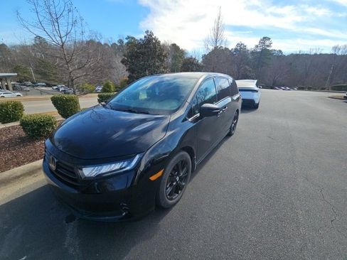 Certified 2023 Honda Odyssey Sport image 3