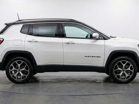 Used 2025 Jeep Compass Limited image 11