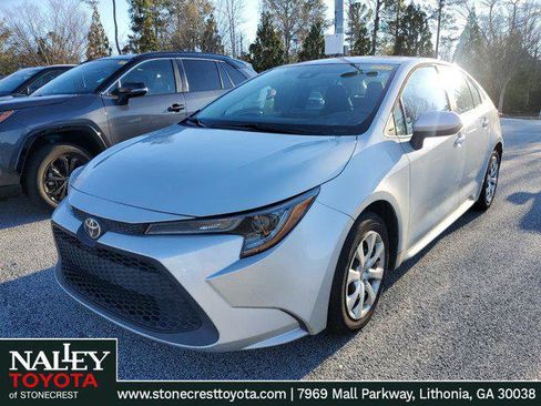 Certified 2022 Toyota Corolla LE image 1