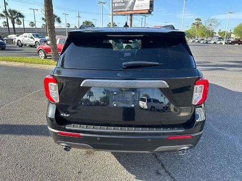 Certified 2022 Ford Explorer XLT w/ Equipment Group 202A RWD image 5