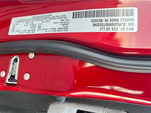 Used 2025 Jeep Compass Latitude image 31