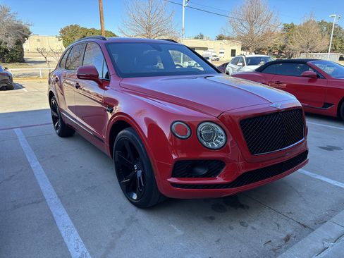 Used 2019 Bentley Bentayga image 4