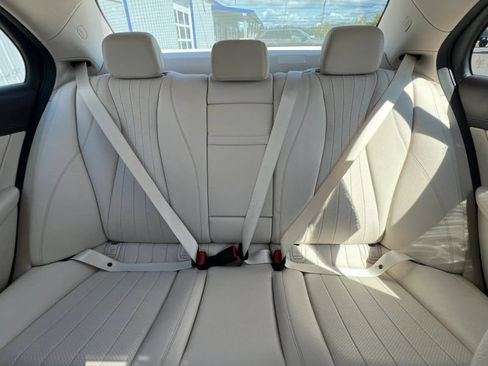 Used 2017 Mercedes-Benz E 300 4MATIC image 23