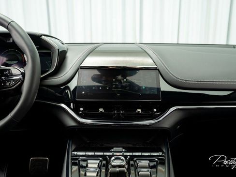 Used 2025 Aston Martin DBX 707 image 38