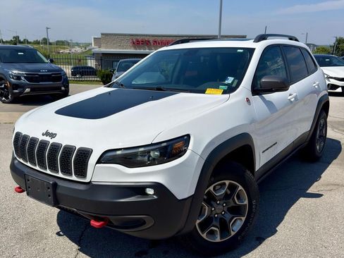 Used 2019 Jeep Cherokee Trailhawk AWD/4WD image 1