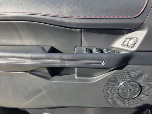 Used 2022 Ford Expedition Max Limited image 17