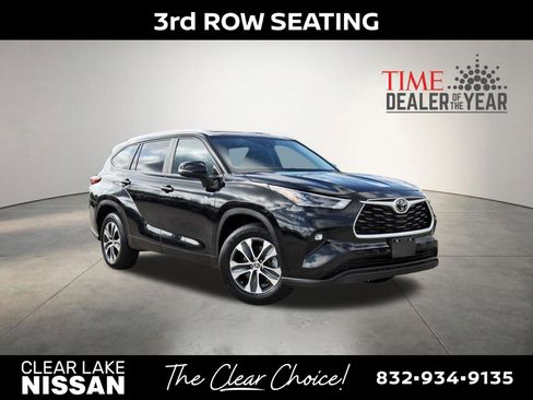 Used 2023 Toyota Highlander XLE FWD image 1