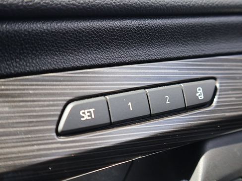 Used 2024 GMC Terrain SLT FWD image 33