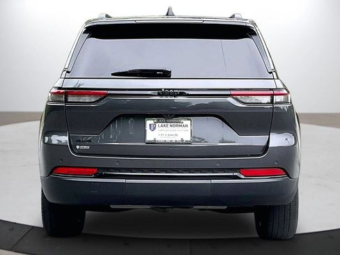Certified 2023 Jeep Grand Cherokee Altitude AWD/4WD image 8